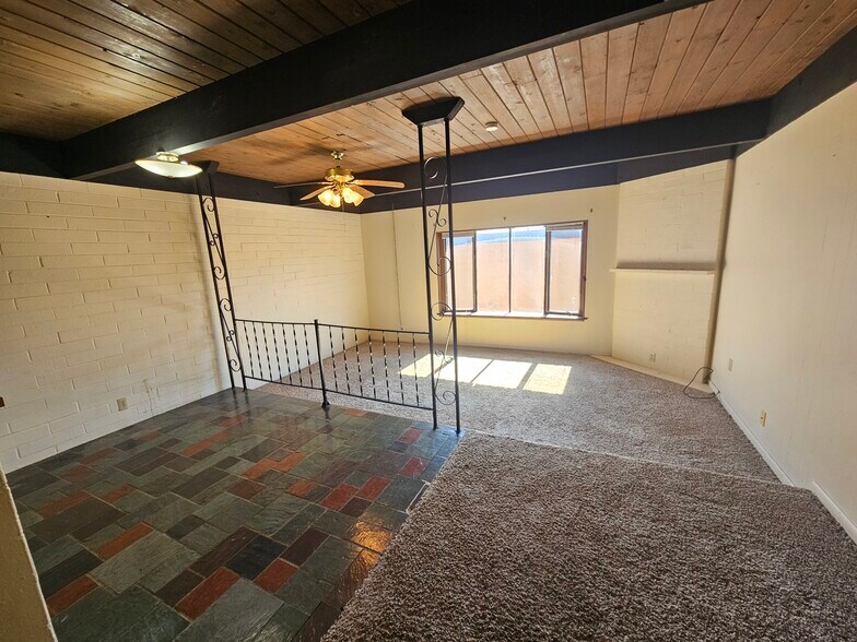 Building Photo - 2772 University Ave