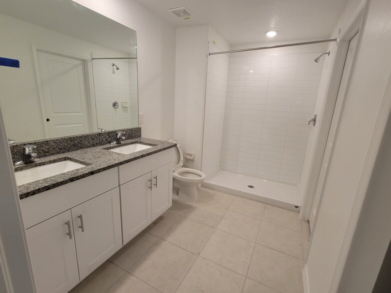 Building Photo - 5524 Blue Azure Dr
