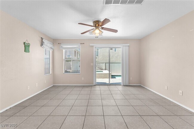 Building Photo - 2526 Begonia Valley Ave