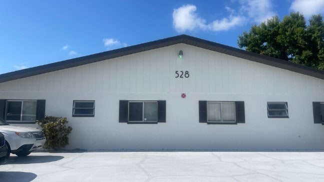 Primary Photo - 528 SE 7th St