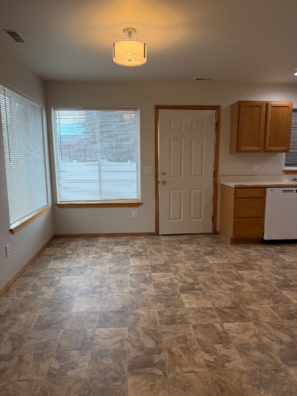 Building Photo - 1979 Greatview Dr