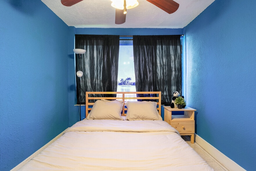 Building Photo - 1062 SW 135th Pl