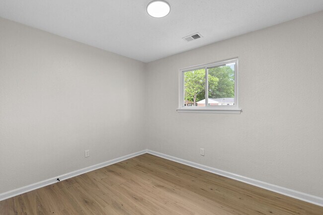 Building Photo - 412 Lineberry Rd
