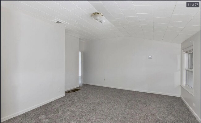 Building Photo - Spacious 3-Bed Apartment - Off-Street Parking, and Optional Garage