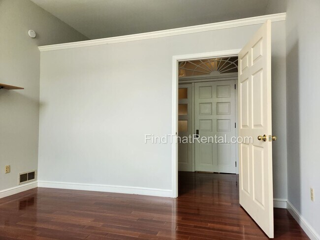 Building Photo - 34 S Hanover St