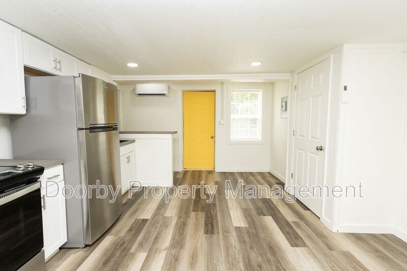 Building Photo - 5640 US-41