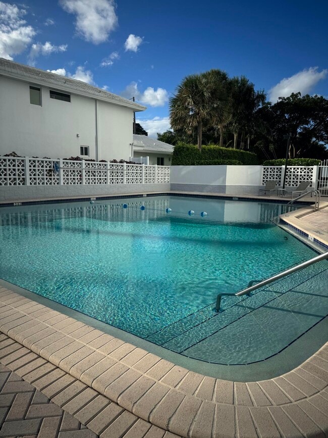 Building Photo - 2100 S Ocean Dr