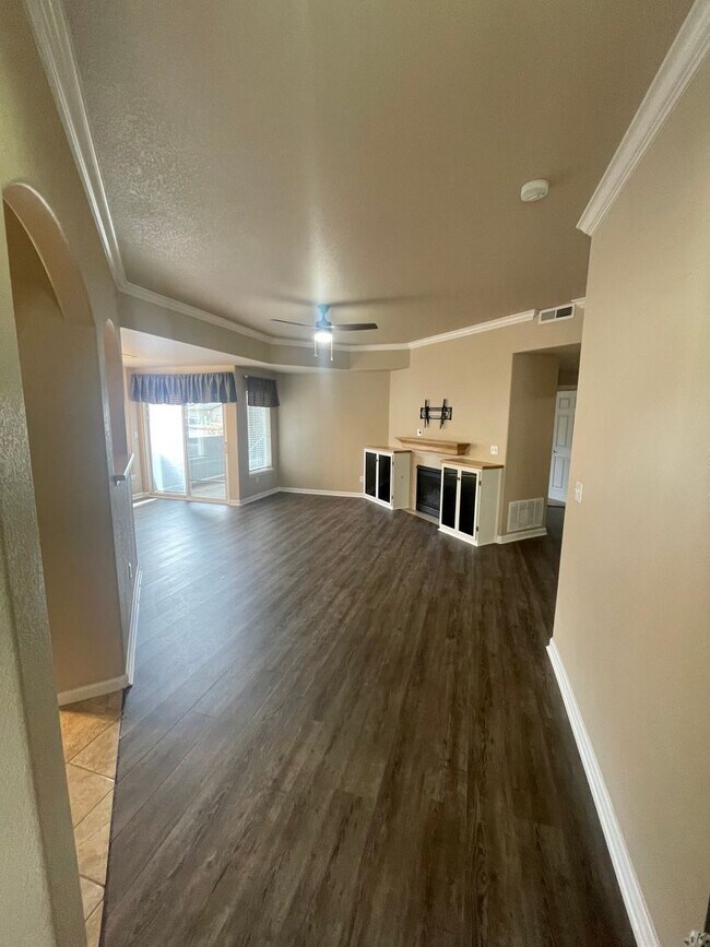 Building Photo - Discover Your Dream Lifestyle: Luxury Cond...