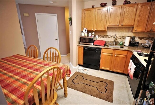 Building Photo - 1303 Blossom Cir