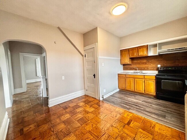 Building Photo - 732 8th St