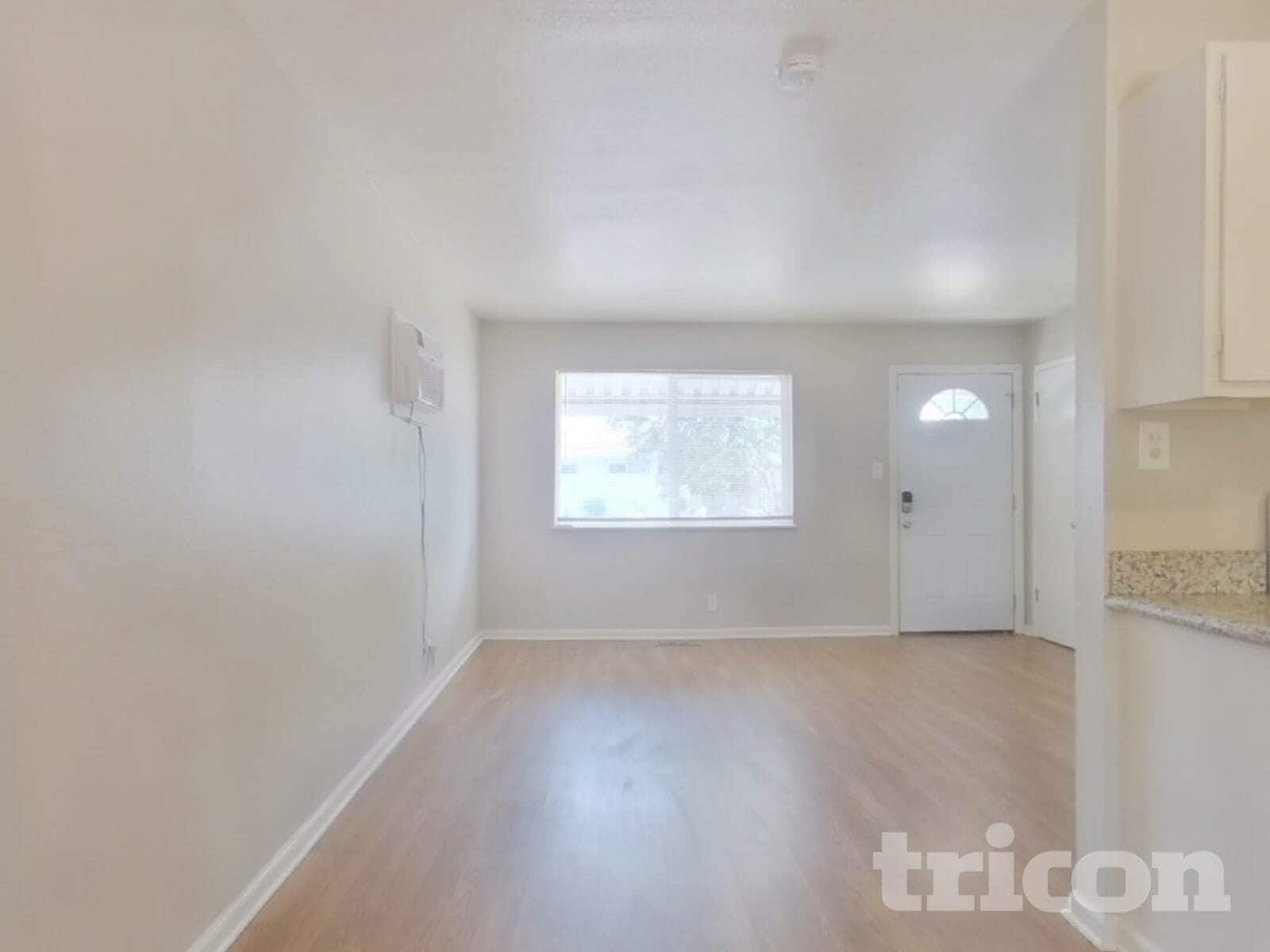 Building Photo - 1001 Akard Dr