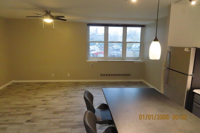 Building Photo - 1620 E Broad St