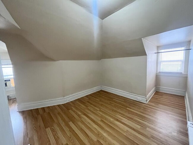 Building Photo - 514 E 500 S