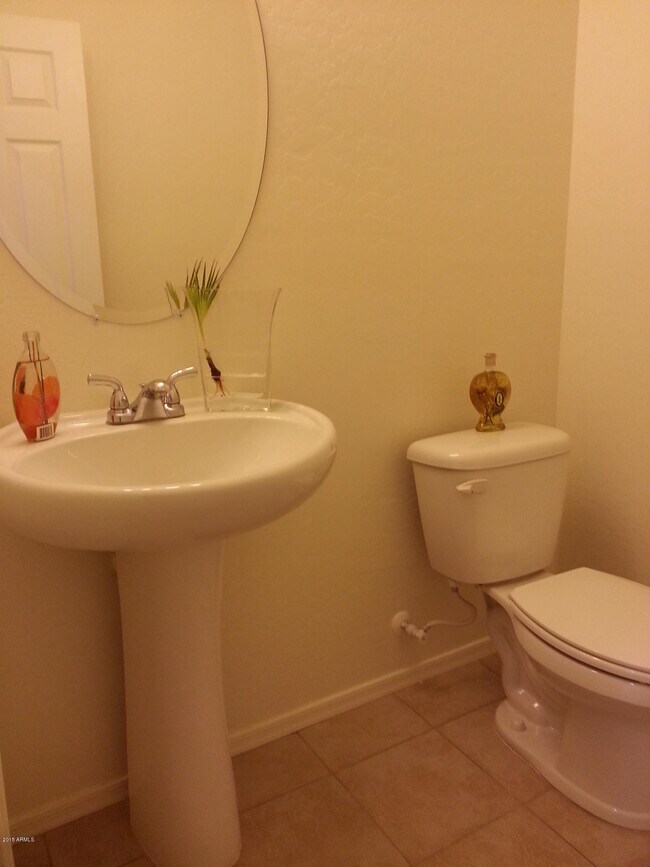 Building Photo - 1932 E Ravenswood Dr