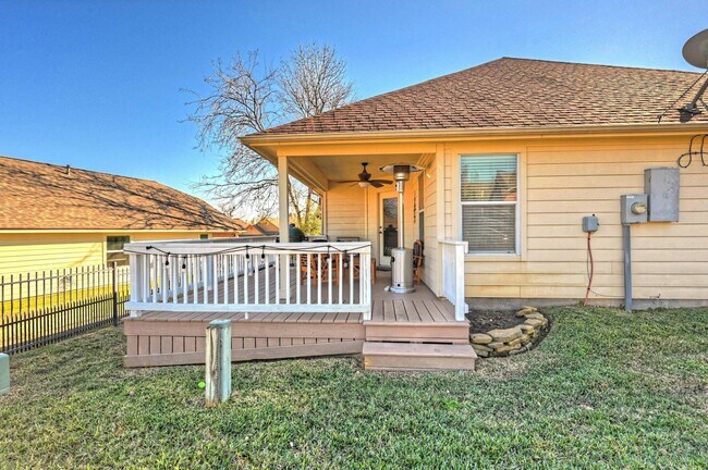 Building Photo - 108 Cove Cir