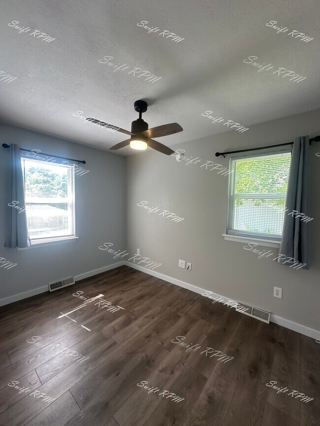 Building Photo - 503 Speck Ave