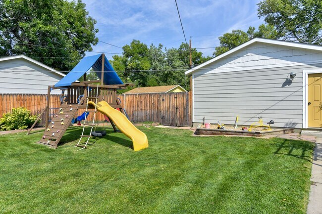 Building Photo - 303 E Chester St