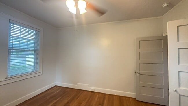 Building Photo - 3214 Devereaux Rd