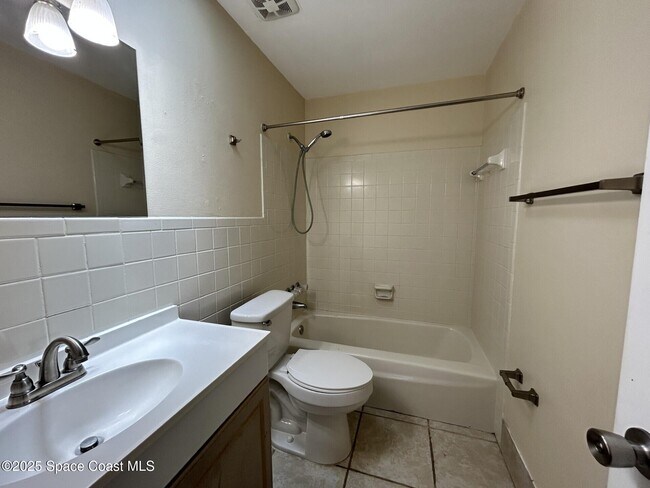 Building Photo - 925 Penny Dr