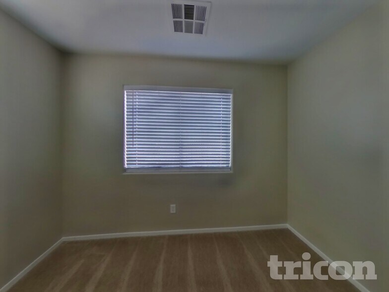 Building Photo - 11418 W Mountain View Dr