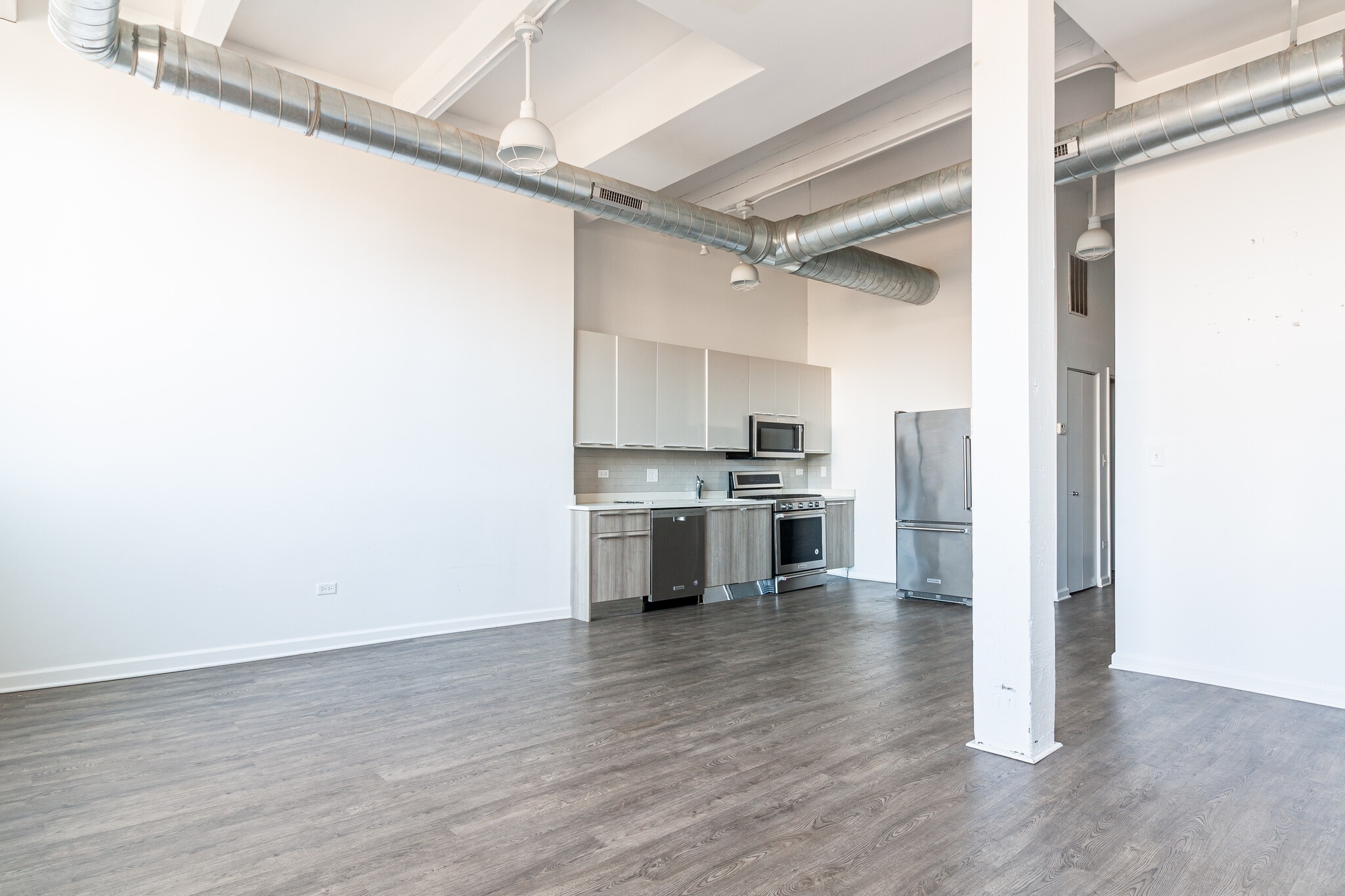 Building Photo - 932 W Dakin St
