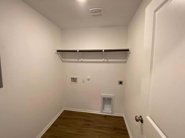 Building Photo - 480 Jack Ryan