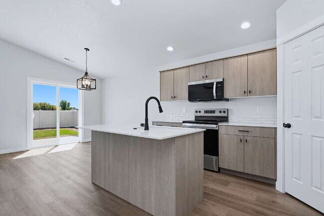 Building Photo - 9093 W Camellia St