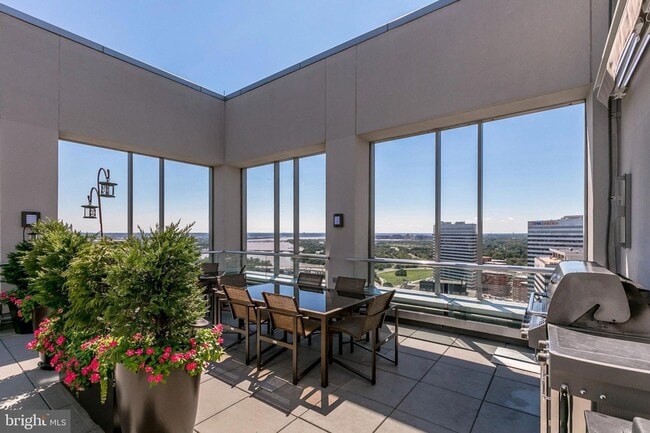 Building Photo - 1111 19th St N