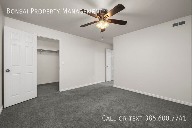 Building Photo - 8096 N Ridge Loop E