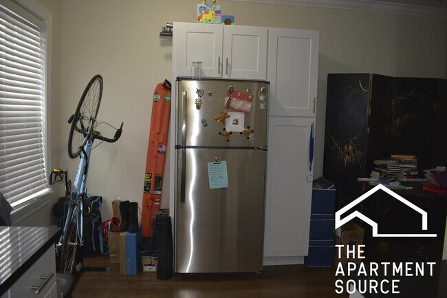 Building Photo - 3817 N Greenview Ave