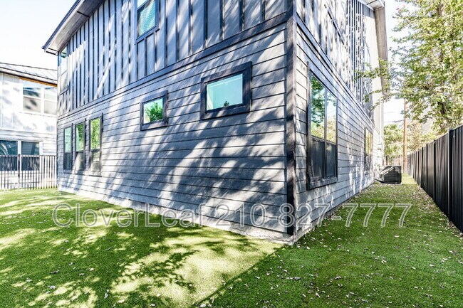 Building Photo - 414 Montana St