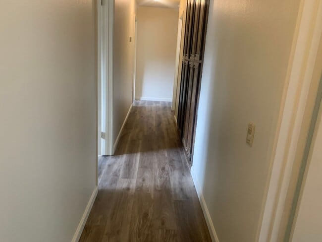 Building Photo - Large one story 4 bedroom home in Orangevale