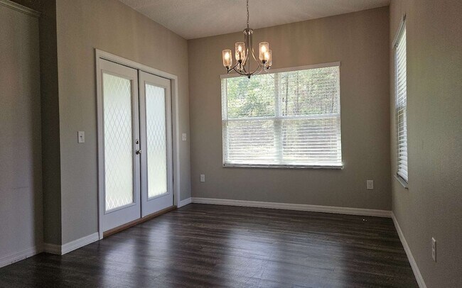 Building Photo - 160 SW Ivy Glen