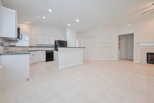 Building Photo - 134 E Foxbriar Forest Cir