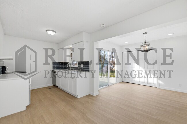 Building Photo - 6651 N Scottsville St