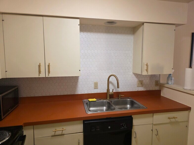 Building Photo - 1006 Russell Blvd