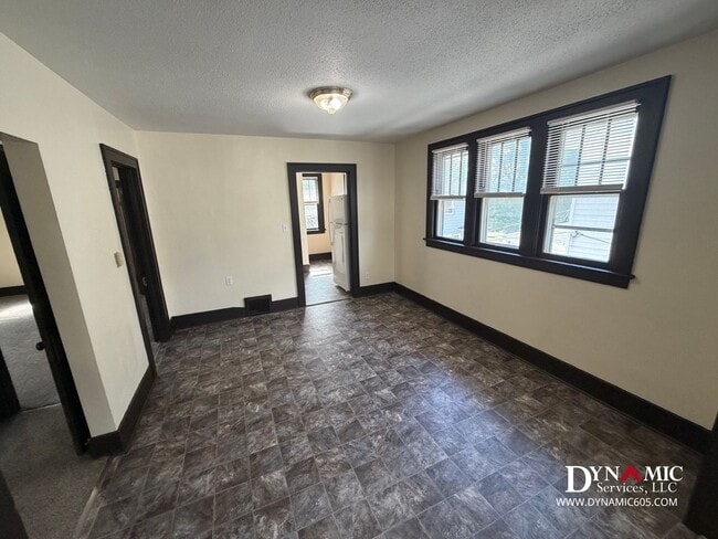 Building Photo - Upper Level 2 Bedroom, 1 Bathroom Duplex - Tenant Pays ALL Utilities