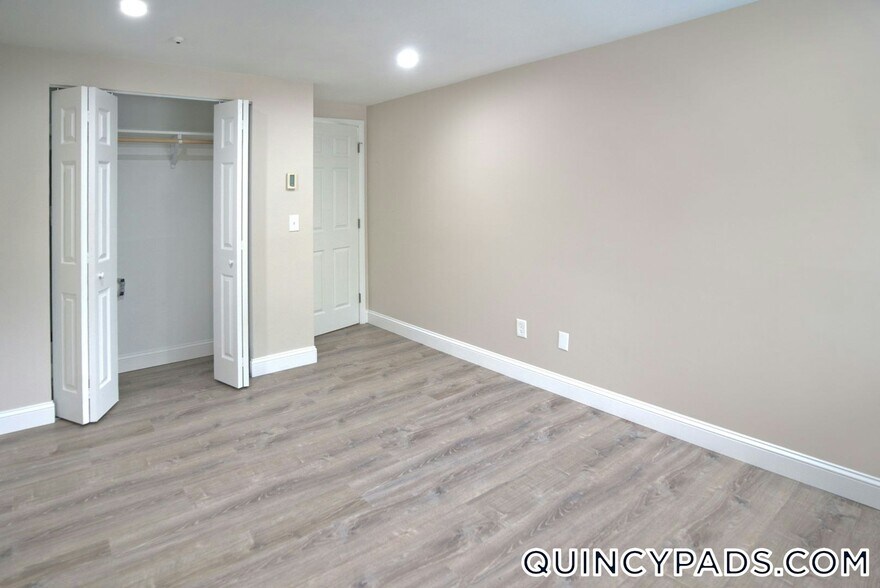 Building Photo - 61 Presidential Dr