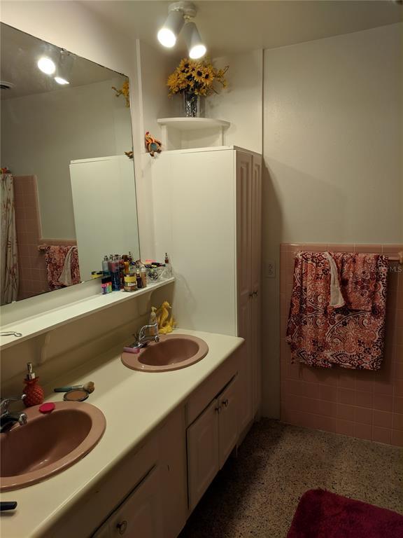 Building Photo - 2446 Fairway Ave S