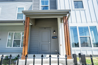 Building Photo - 53 N Gillette Ave