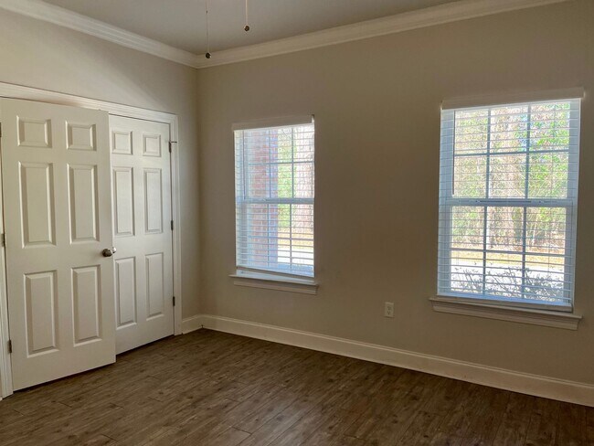 Building Photo - 18645 Greenwell Springs Rd