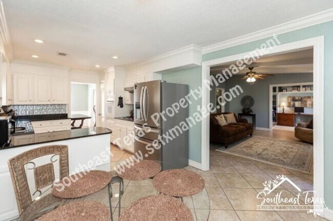 Building Photo - 6030 Zenith St