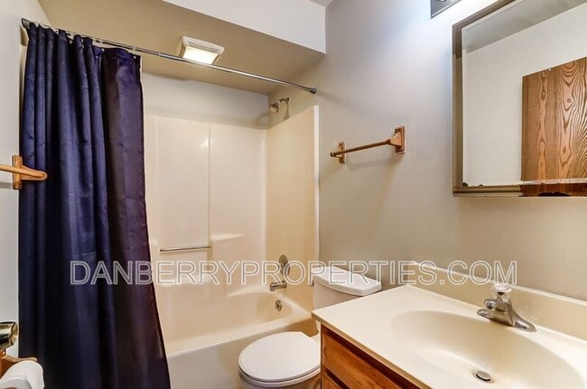 Building Photo - 3162 Kylemore Rd