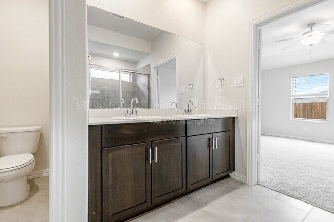 Building Photo - 2200 Dunbar Dr