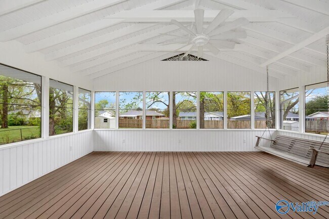 Building Photo - 1610 Chapman Ave NE