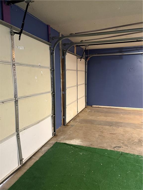 Building Photo - 1562 Linksview Close