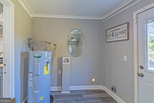 Building Photo - 2497 Napier Ave