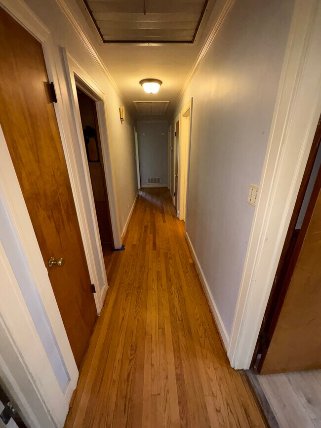 Building Photo - 508 Trail Two