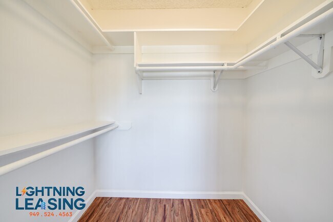 Building Photo - 17346 Burbank Blvd