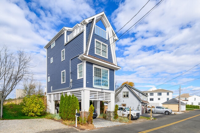 Primary Photo - 1140 Fairfield Beach Rd